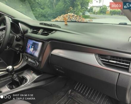 Белый Тойота Авенсис, объемом двигателя 2 л и пробегом 272 тыс. км за 12999 $, фото 2 на Automoto.ua