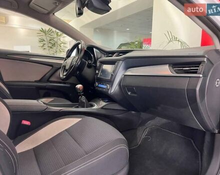 Белый Тойота Авенсис, объемом двигателя 2 л и пробегом 194 тыс. км за 12384 $, фото 8 на Automoto.ua