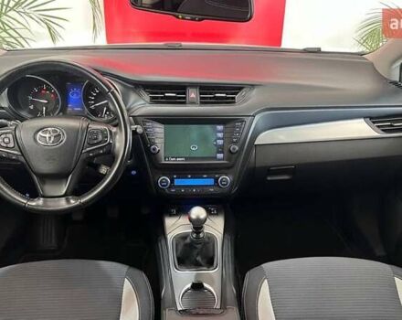 Белый Тойота Авенсис, объемом двигателя 2 л и пробегом 194 тыс. км за 12384 $, фото 13 на Automoto.ua