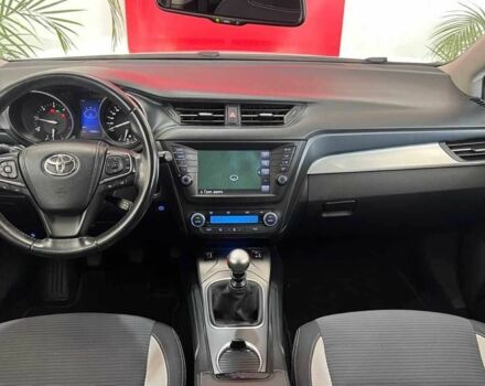 Белый Тойота Авенсис, объемом двигателя 2 л и пробегом 194 тыс. км за 12435 $, фото 12 на Automoto.ua