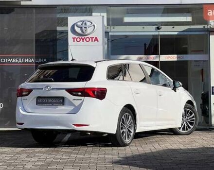 Белый Тойота Авенсис, объемом двигателя 2 л и пробегом 194 тыс. км за 12384 $, фото 3 на Automoto.ua