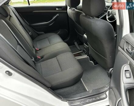 Белый Тойота Авенсис, объемом двигателя 2 л и пробегом 308 тыс. км за 5750 $, фото 12 на Automoto.ua