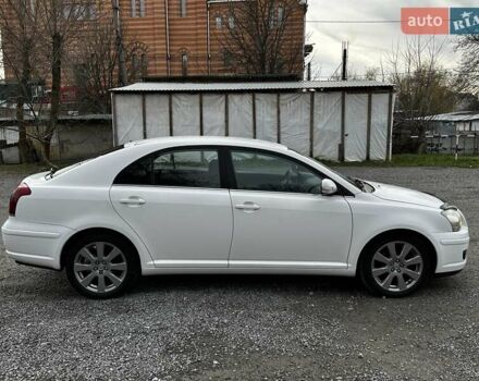 Белый Тойота Авенсис, объемом двигателя 2 л и пробегом 308 тыс. км за 5750 $, фото 3 на Automoto.ua