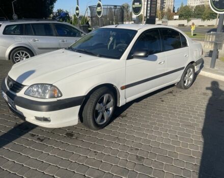 Белый Тойота Авенсис, объемом двигателя 1.8 л и пробегом 228 тыс. км за 4200 $, фото 1 на Automoto.ua
