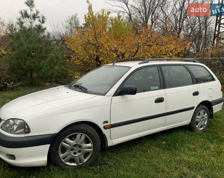 Білий Тойота Авенсіс, об'ємом двигуна 2 л та пробігом 250 тис. км за 3600 $, фото 1 на Automoto.ua
