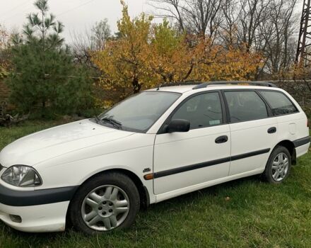 Білий Тойота Авенсіс, об'ємом двигуна 2 л та пробігом 250 тис. км за 3500 $, фото 1 на Automoto.ua