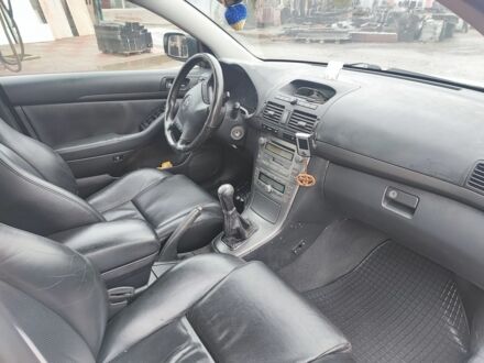 Белый Тойота Авенсис, объемом двигателя 2 л и пробегом 373 тыс. км за 2457 $, фото 1 на Automoto.ua