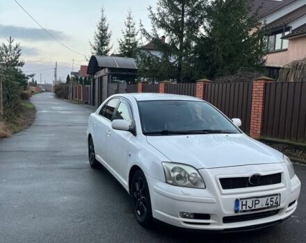 Белый Тойота Авенсис, объемом двигателя 2 л и пробегом 300 тыс. км за 2850 $, фото 1 на Automoto.ua