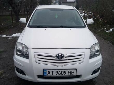 Белый Тойота Авенсис, объемом двигателя 2 л и пробегом 206 тыс. км за 7400 $, фото 1 на Automoto.ua