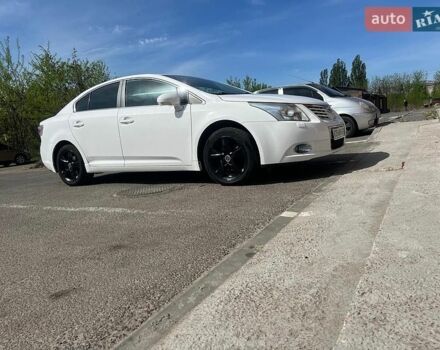 Белый Тойота Авенсис, объемом двигателя 2 л и пробегом 253 тыс. км за 7700 $, фото 1 на Automoto.ua