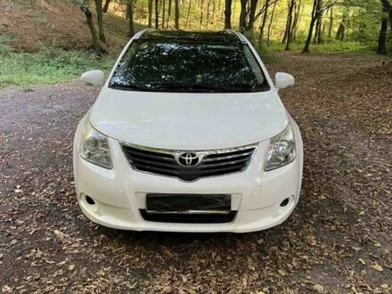 Білий Тойота Авенсіс, об'ємом двигуна 2.2 л та пробігом 241 тис. км за 7500 $, фото 1 на Automoto.ua