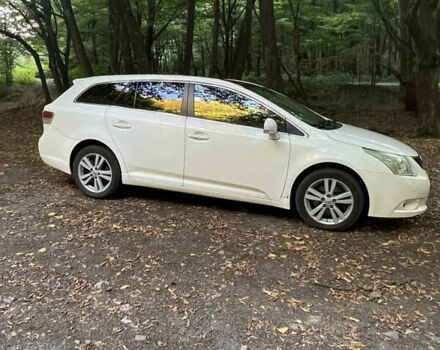 Белый Тойота Авенсис, объемом двигателя 2.2 л и пробегом 241 тыс. км за 7200 $, фото 1 на Automoto.ua