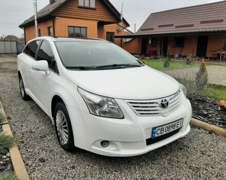 Белый Тойота Авенсис, объемом двигателя 2 л и пробегом 260 тыс. км за 9000 $, фото 1 на Automoto.ua
