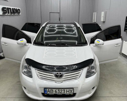 Белый Тойота Авенсис, объемом двигателя 2 л и пробегом 250 тыс. км за 8500 $, фото 1 на Automoto.ua