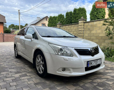 Белый Тойота Авенсис, объемом двигателя 2.23 л и пробегом 267 тыс. км за 9300 $, фото 1 на Automoto.ua