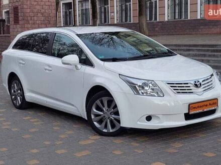 Белый Тойота Авенсис, объемом двигателя 1.6 л и пробегом 212 тыс. км за 10333 $, фото 1 на Automoto.ua