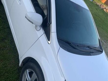 Белый Тойота Авенсис, объемом двигателя 2 л и пробегом 230 тыс. км за 8200 $, фото 1 на Automoto.ua