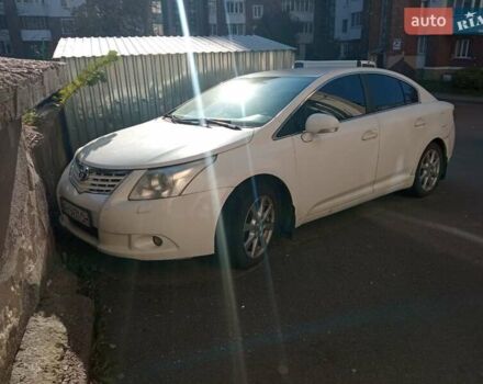 Белый Тойота Авенсис, объемом двигателя 2 л и пробегом 240 тыс. км за 9000 $, фото 1 на Automoto.ua