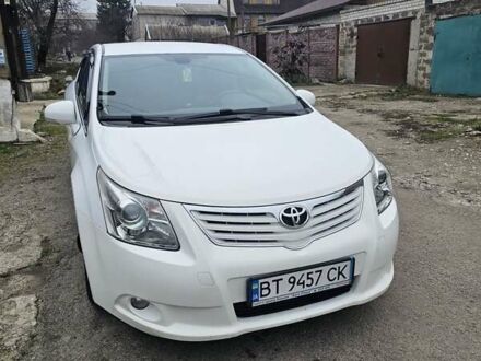 Белый Тойота Авенсис, объемом двигателя 1.8 л и пробегом 205 тыс. км за 9999 $, фото 1 на Automoto.ua