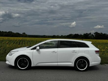 Белый Тойота Авенсис, объемом двигателя 2 л и пробегом 270 тыс. км за 9000 $, фото 1 на Automoto.ua