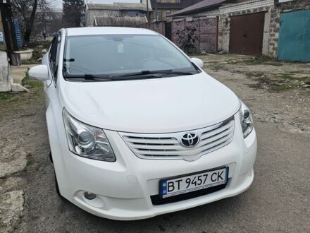 Белый Тойота Авенсис, объемом двигателя 0 л и пробегом 205 тыс. км за 9999 $, фото 1 на Automoto.ua