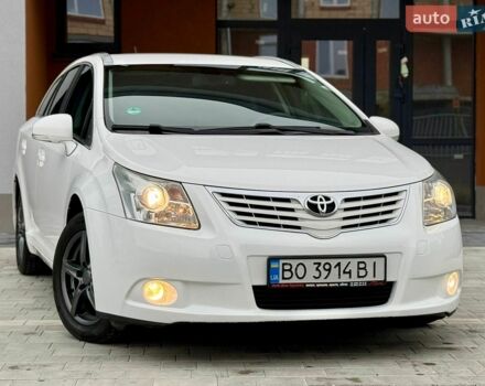Белый Тойота Авенсис, объемом двигателя 2 л и пробегом 208 тыс. км за 8500 $, фото 1 на Automoto.ua