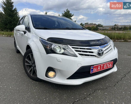 Белый Тойота Авенсис, объемом двигателя 2 л и пробегом 240 тыс. км за 10100 $, фото 1 на Automoto.ua