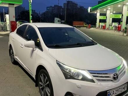 Білий Тойота Авенсіс, об'ємом двигуна 2 л та пробігом 227 тис. км за 10800 $, фото 1 на Automoto.ua