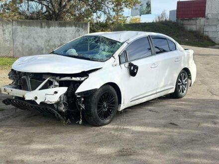 Белый Тойота Авенсис, объемом двигателя 2 л и пробегом 200 тыс. км за 3200 $, фото 1 на Automoto.ua