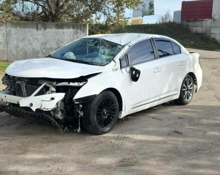 Белый Тойота Авенсис, объемом двигателя 2 л и пробегом 200 тыс. км за 3200 $, фото 1 на Automoto.ua