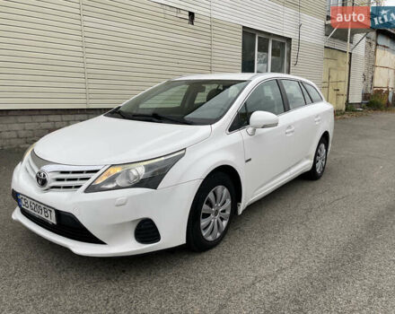 Белый Тойота Авенсис, объемом двигателя 2 л и пробегом 270 тыс. км за 8800 $, фото 1 на Automoto.ua