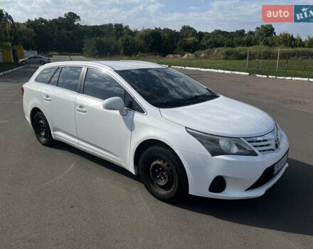 Белый Тойота Авенсис, объемом двигателя 2 л и пробегом 330 тыс. км за 9800 $, фото 1 на Automoto.ua
