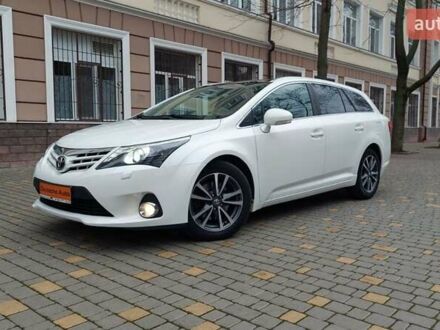 Белый Тойота Авенсис, объемом двигателя 2.2 л и пробегом 219 тыс. км за 12999 $, фото 1 на Automoto.ua