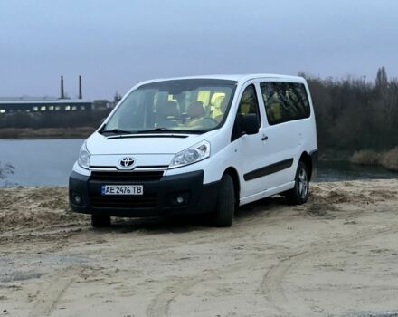 Белый Тойота Авенсис, объемом двигателя 2 л и пробегом 244 тыс. км за 7800 $, фото 1 на Automoto.ua