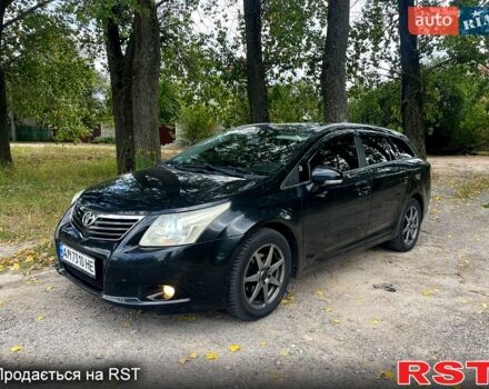 Белый Тойота Авенсис, объемом двигателя 4.6 л и пробегом 300 тыс. км за 8300 $, фото 1 на Automoto.ua