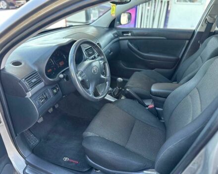 Бежевий Тойота Авенсіс, об'ємом двигуна 1.8 л та пробігом 258 тис. км за 6500 $, фото 9 на Automoto.ua