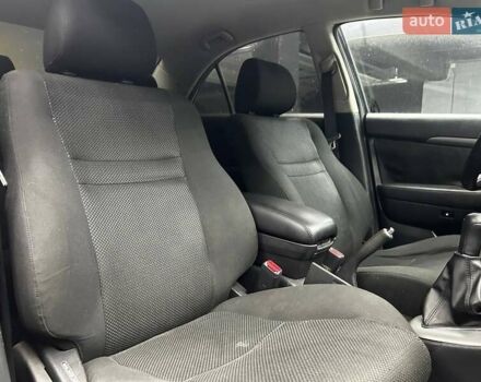 Бежевый Тойота Авенсис, объемом двигателя 1.8 л и пробегом 183 тыс. км за 5500 $, фото 19 на Automoto.ua