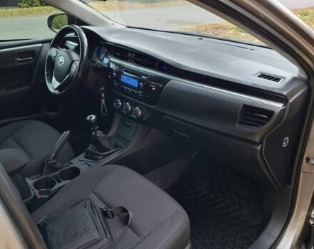 Бежевый Тойота Авенсис, объемом двигателя 1.3 л и пробегом 213 тыс. км за 11000 $, фото 2 на Automoto.ua