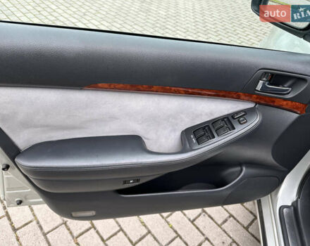 Бежевий Тойота Авенсіс, об'ємом двигуна 2 л та пробігом 260 тис. км за 3999 $, фото 10 на Automoto.ua
