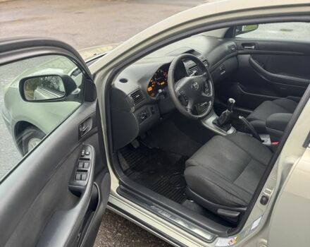 Бежевый Тойота Авенсис, объемом двигателя 0 л и пробегом 250 тыс. км за 3150 $, фото 10 на Automoto.ua