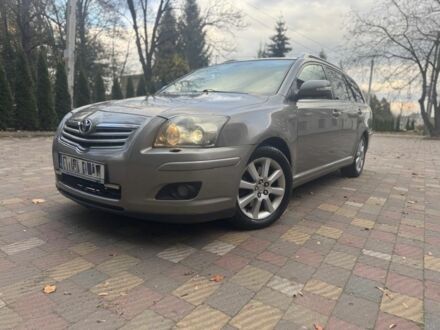 Бежевий Тойота Авенсіс, об'ємом двигуна 2 л та пробігом 300 тис. км за 2450 $, фото 1 на Automoto.ua