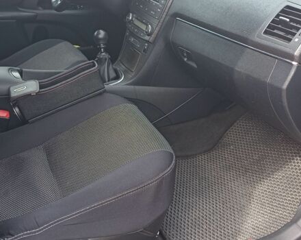 Черный Тойота Авенсис, объемом двигателя 2 л и пробегом 147 тыс. км за 8000 $, фото 7 на Automoto.ua