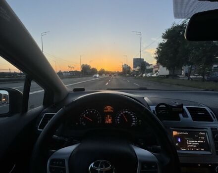 Черный Тойота Авенсис, объемом двигателя 2 л и пробегом 209 тыс. км за 11000 $, фото 3 на Automoto.ua