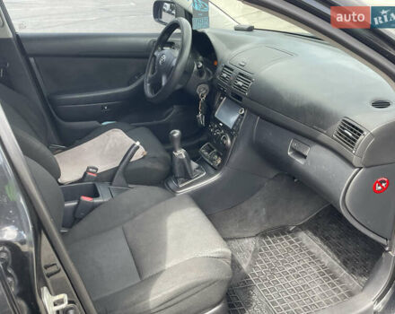 Черный Тойота Авенсис, объемом двигателя 1.8 л и пробегом 451 тыс. км за 4900 $, фото 3 на Automoto.ua