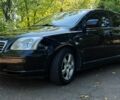 Черный Тойота Авенсис, объемом двигателя 2 л и пробегом 221 тыс. км за 5500 $, фото 1 на Automoto.ua