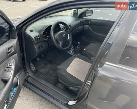 Черный Тойота Авенсис, объемом двигателя 1.8 л и пробегом 451 тыс. км за 4900 $, фото 11 на Automoto.ua