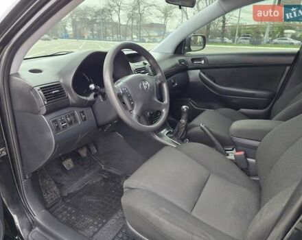 Черный Тойота Авенсис, объемом двигателя 2 л и пробегом 350 тыс. км за 4999 $, фото 24 на Automoto.ua