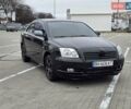 Черный Тойота Авенсис, объемом двигателя 2 л и пробегом 350 тыс. км за 4999 $, фото 1 на Automoto.ua