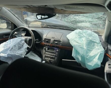 Черный Тойота Авенсис, объемом двигателя 1.8 л и пробегом 1000 тыс. км за 4000 $, фото 7 на Automoto.ua