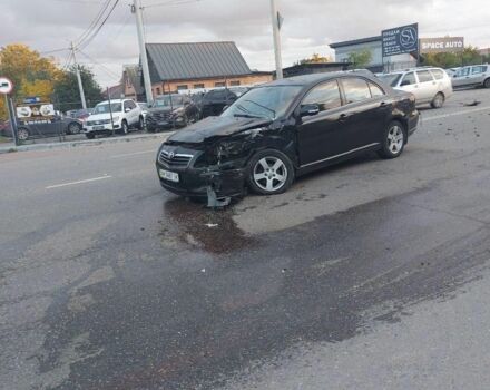 Черный Тойота Авенсис, объемом двигателя 1.8 л и пробегом 180 тыс. км за 2000 $, фото 3 на Automoto.ua